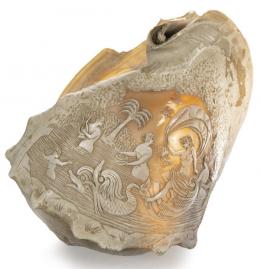 Lote 1037: "Carroza de Venus" tallada en caracola (Cassis Madagascariensis), Victoriana S. XIX.