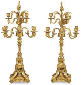 Lote 1055: Pareja de candelabros de bronce dorado pp. S. XX
Con nueve brazos de luz.