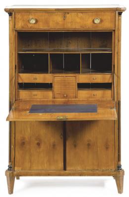 Lote 1065: EE01617 Bureau "a abattant" directorio en madera de caoba, con puerta abatible que revela en su interior una serie de cajones y compartimentos, 