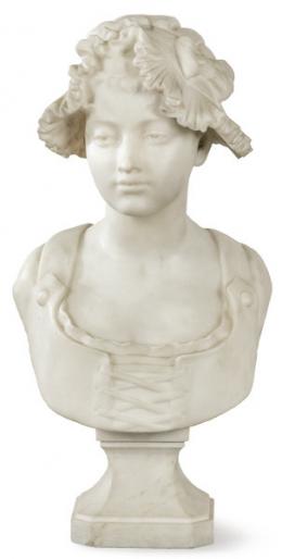 Lote 1067: "Mujer con Capota" en mármol tallado, Italia S. XIX.