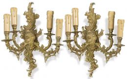 Lote 1070: Pareja de apliques de bronce estilo rococó S. XX.
Con cuatro brazos de luz vegetalizados.