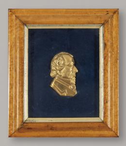 Lote 1114
 Relieve en bronce de J.W von Goethe, S. XIX,  en bronce cincelado S. XIX.
Con marco de raíz de arce.