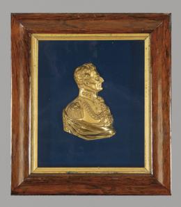 Lote 1117
"Retrato de Perfil del General Wellington con el Toisón de Oro"  Relieve en bronce. S. XIX