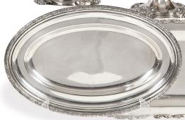 Lote 1176: Pequeña fuente oval de servir de plata española Ley 916 con marca comercial de I. Balaguer pp. S. XX.