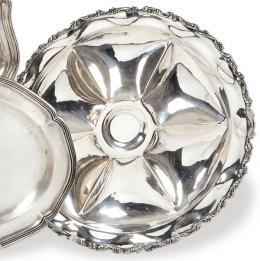 Lote 1191: Gran bandeja circular para aperitivos de plata meijcana punzonada Ley Sterling de Villa.