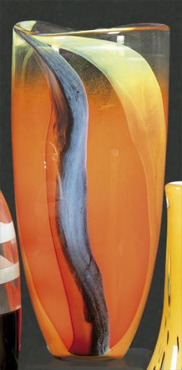 Lote 1273: Jarrón de cristal de Murano en tonos naranjas y amarillos firmado R. Pell