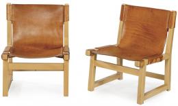 Lote 1315: Paco Muñoz (Santander, 1925 - Pedraza, 2009) Edición La Caja
Pareja de sillas modelo Riaza enanas, realizadas en madera de haya  y cuero natural, desmontable y cosida a mano. 