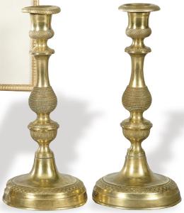 Lote 1547: Pareja de candeleros Carlos X en bronce dorado, Francia pp. S. XIX.