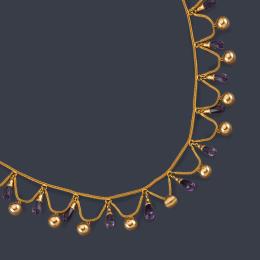 Lote 2024: Collar época imperio con amatista talla briolette intercalado con motivo esférico en oro amarillo. S. XIX.