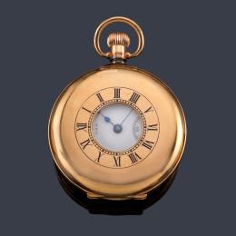 Lote 2526: WALTHAM, reloj cazador con caja en oro de 9 K.