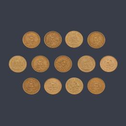 Lote 2571: 13 Monedas "arras" de dos pesos mexicanos en oro de 22 K.