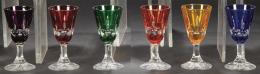 Lote 1002: Seis copas de licor de cristal de Bohemia tallado de colores 