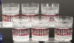Lote 1003: Seis vasos de whisky en cristal de Bohemia tallado parcialmente esmaltado en rojo.