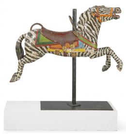 Lote 1051: "Cebra" para tiovivo de madera tallada y pintada h. 1960-70.