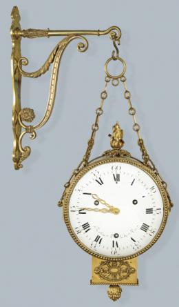 Lote 1079: Robert Robin (1741 - 1799), maestro relojero desde noviembre de 1767
Reloj de pared de doble cara Luis XVI en bronce dorado. 