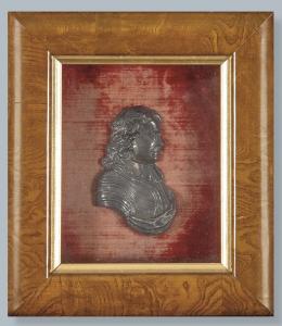 Lote 1081: "Caballero de Perfil" . Relieve en bronce plateado, Francia S. XIX.