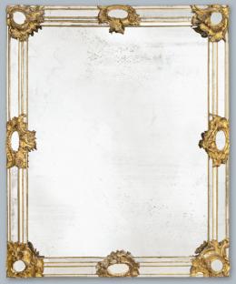 Lote 1088: Gran espejo veneciano con molduras; centros y esquinas en madera tallada y dorada, con decoración de hojas y roleos 
Venecia, S. XVIII 