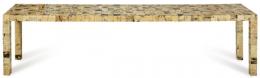 Lote 1114
Gran consola rectangular realizada en madera enchapada por trozos cuadrados de asta de toro.
S. XX