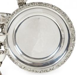 Lote 1151: Fuente circular de servir de plata española de Matilde Espuñes.