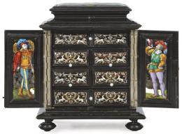 Lote 1256: Pequeño cabinet joyero de madera ebonizada con decoración de esmaltes de estilo renacentista, Francia S. XIX.