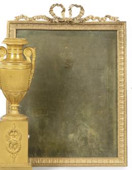 Lote 1291: Gran portaretratos de mesa de bronce estilo Luís XVI, Francia ff. S. XIX.