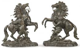Lote 1319: Siguiendo a Guillaume Coustou (Francia 1677-1746)
"Caballos de Marly" S. XIX
Dos esculturas en bronce oatinado