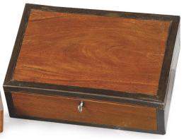 Lote 1356: Caja inglesa Jorge III de palosanto y madera de Paduk, ff. S. XVIII.