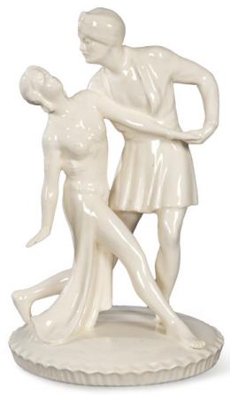 Lote 1366: Rodolfo Valentino y Vilma Banky, escena de la película El hijo del Caíd de 1926. Grupo escultórico en cerámica esmaltada en blanco de Royal Dux.
Checoslovaquia, 1926