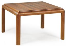 Lote 1386-A: Mesa auxiliar de diseño nórdico en madera de teca. 
Años, 70