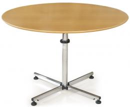 Lote 1429: Mesa Haller de USM diseño de 1964
La base de esta mesa es su icónica estructura de acero tubular cromado y tablero redondo laminado en madera de haya natural. Con etiqueta de la marca.