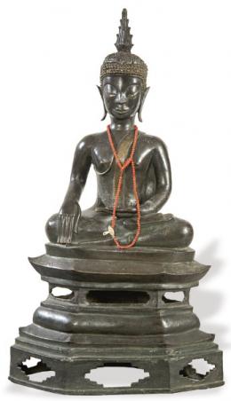 Lote 1445: "Buda Sentado" en bronce patinado, Tailandia S. XVIII.