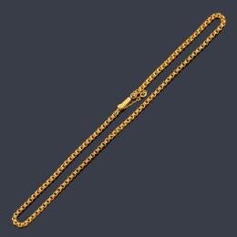 Lote 2006: Cadena con eslabones circulares en montura de oro amarillo de 18K. S. XIX.