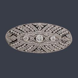 Lote 2051
Broche-placa oval con diamantes talla rosa y brillantes de aprox. 6,55 ct en total.
