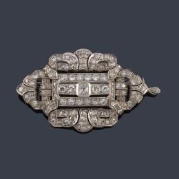 Lote 2086: Broche época 'art decó' con diamantes talla 'old cushion' y talla antigua de aprox. 6,65 ct en total. Años '30.