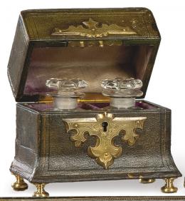 Lote 1009: Caja para frascos de perfume victoriana, de piel y latón, Inglaterra S. XIX.