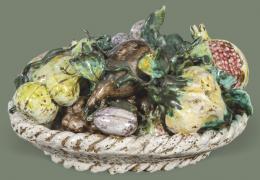 Lote 1044: Centro de mesa en forma de cesta con frutas y hojas en cerámica esmaltada.
Italia, segunda mitad S. XX