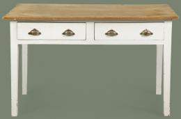 Lote 1052: Mesa de cocina en madera de pino pintada de blanco con tapa sin tratar. Con dos cajones en el frente con tiradores de metal cromado.
España, finales S. XIX