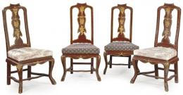 Lote 1099: Conjunto de cuatro sillas siguiendo modelos ingleses Reina Ana y franceses de cerca de  1700, en madera tallada, recortada, lacada y parcialmene dorada. España, h. 1725