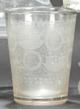 Lote 1105: Vaso de cristal de La Granja con la Flor de Adormidera grabada a la rueda Perido Barroco (1727-87)