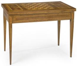 Lote 1111: Mesa de juego Carlos IV en madera tallada con tablero de ajedrez en marquetería en la tapa.
España, principios S. XIX