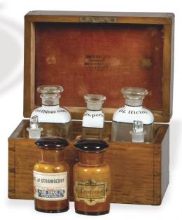 Lote 1115: Caja de farmacia de roble de John Foester, Glasgow S. XIX.
Con frascos de cristal con el nombre del compuesto
