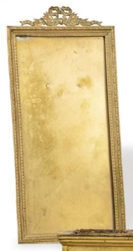 Lote 1126: Portaretratos de bronce rectangular con copete de lazo, Francia S. XIX.