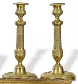 Lote 1127: Pareja de candeleros de bronce Carlos X, Francia h. 1820.