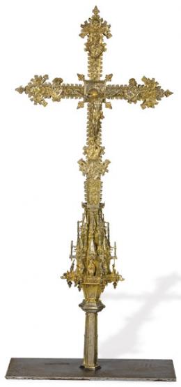 Lote 1145: Cruz procesional neogótica de plata sobredorada punzonada, Barcelona ff. S. XIX pp. S. XX.