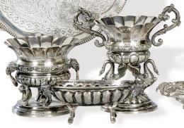 Lote 1161: Tres especieros de mesa de plata española punzonada, uno Madrid Villa S. XIX, otro MZ Córdoba S. XVIII y el último de Montejo S. XX.