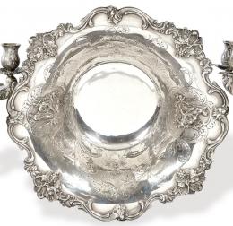 Lote 1166: Jofaina de plata francesa punzonada de Emilie Hugo, París S. XIX.