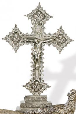 Lote 1215: Cristo Crucificado con cruz neogótica en plata española punzonada 1ª Ley.
