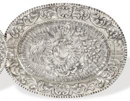Lote 1228: Bandeja oval de plata española punzonada Madrid Corte S. XIX.