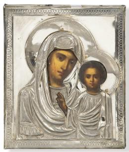 Lote 1248: "Virgen de Kazan" icono ruso pintado sobre madera con funda de plata punzonada Ley 84 zolotniks de LK, Moscú S. XIX.