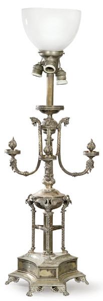 Lote 1257: Lámpara de mesa de metal plateado primer tercio S. XX